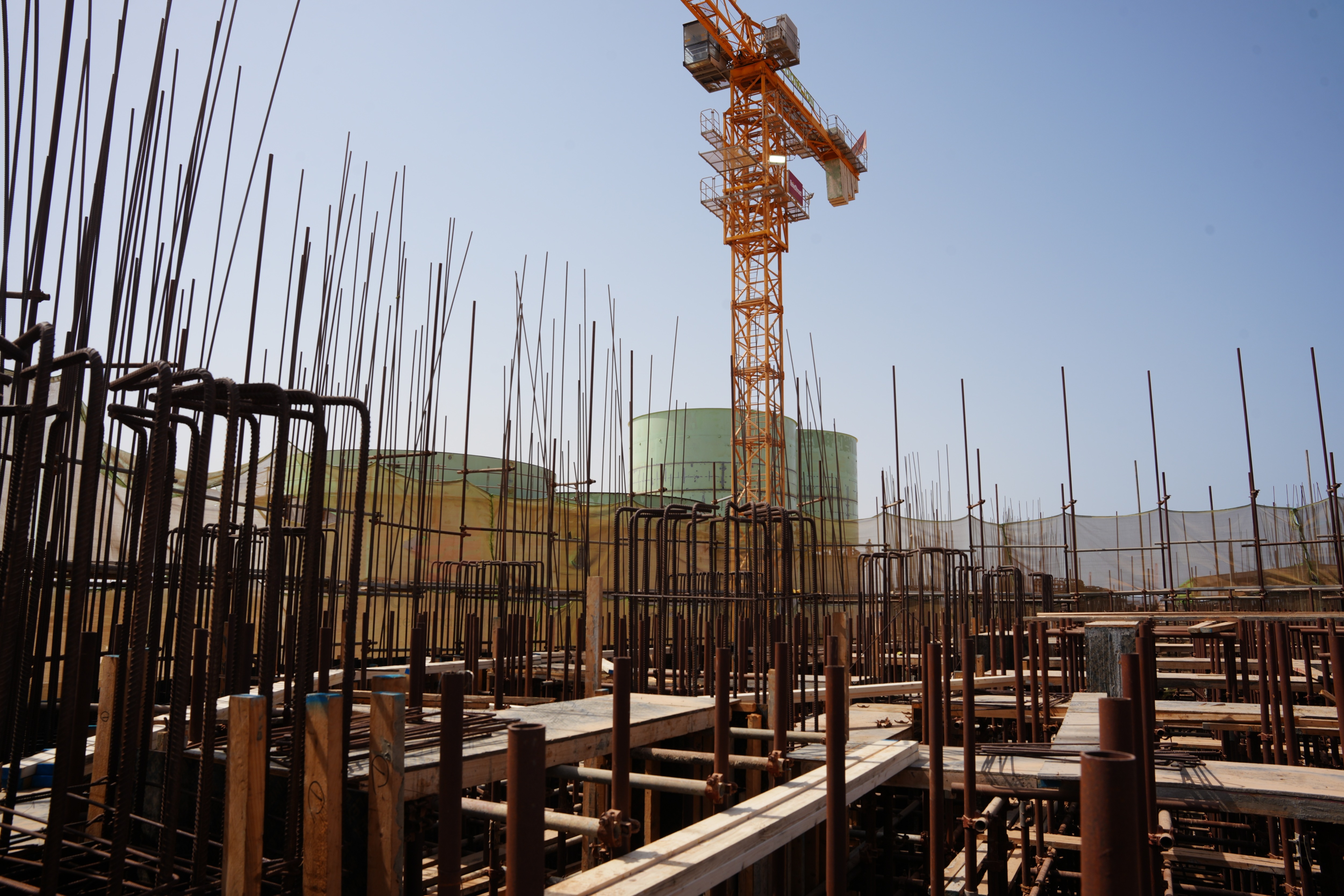 Massive Tanks Rise Over Tosyali SULB as Installation Begins